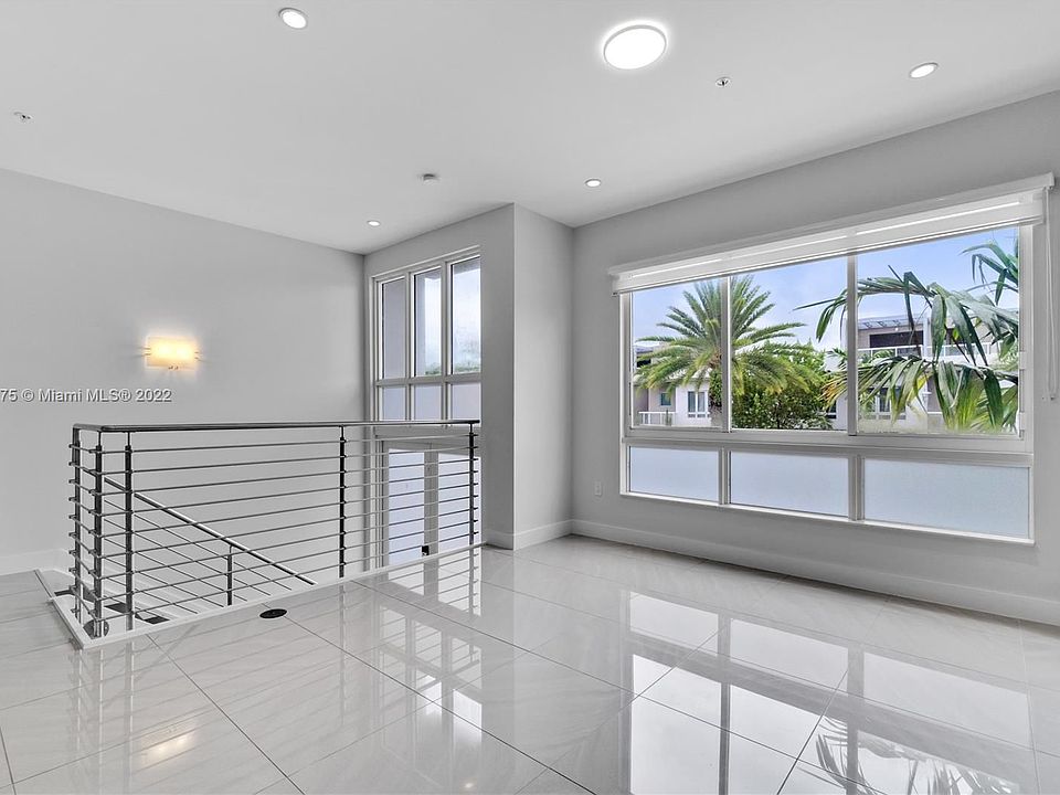 1st image of 10517 NW 66th St #10517