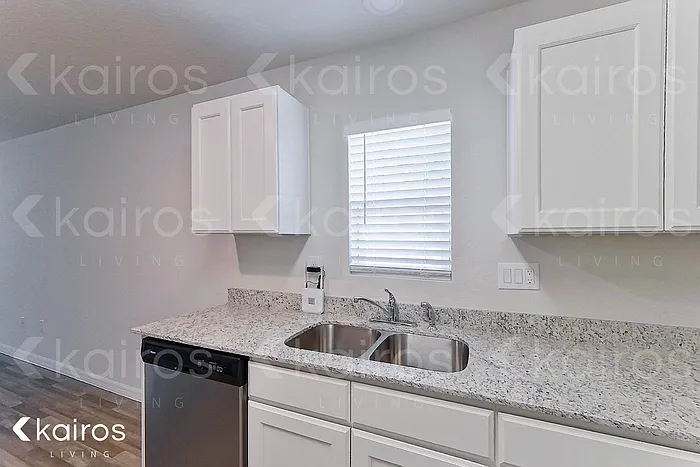 1247 Huntington St — Photo 6