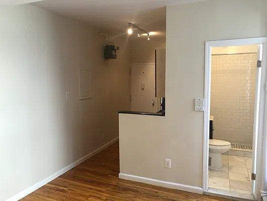 Rented by Karten Real Estate Services LLC | media 2