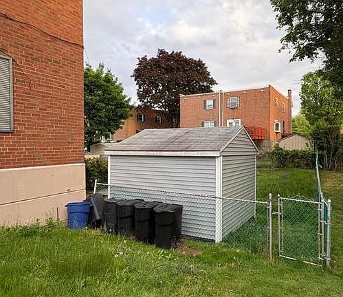 2nd image of 152 Rennard St