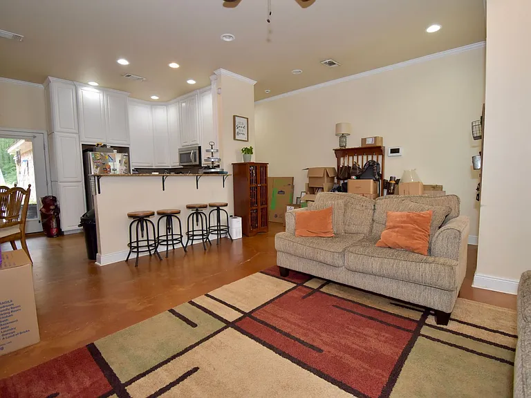 138 Markia Dr — Photo 4