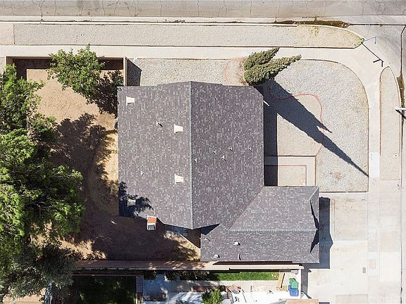 3rd image of 1100 E Lingard St