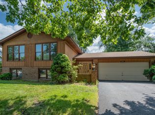 9S075 Landsfield Ave, Downers Grove, IL 60516