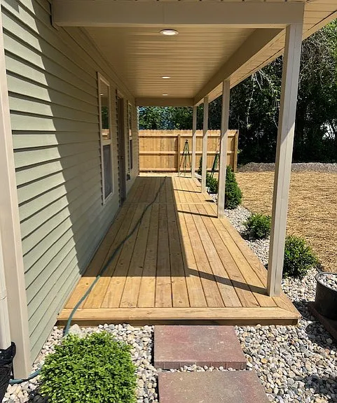 282 N East St — Photo 3