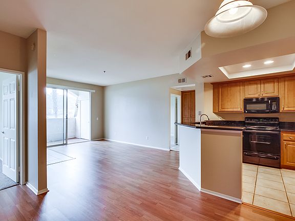 5th image of 680 Camino De La Reina #2202