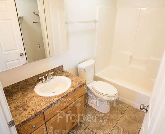5th image of 198 Opal Ct APT A