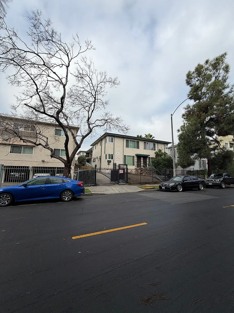 Hoover St. Apartments — Photo 1