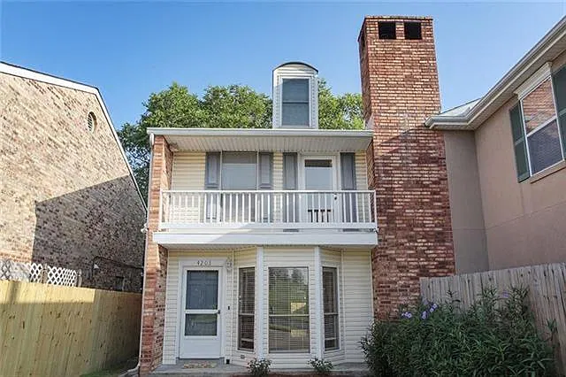 2 bed, 1.5 bath, 1422 sqft, $1,550 — Photo 1