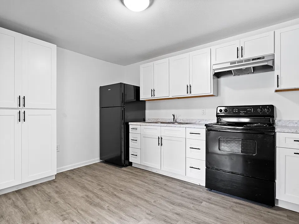 102 S West St #2