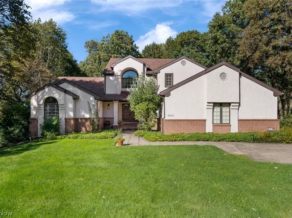 7725 Hearthstone Ave NW, North Canton, OH 44720