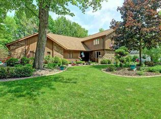 2426 Forest Manor Ct, Neenah, WI 54956