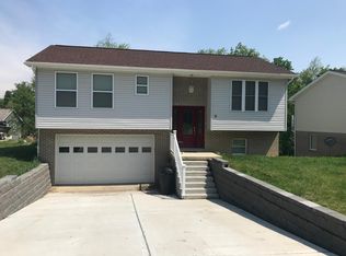 11 Surrey Dr, Monongahela, PA 15063