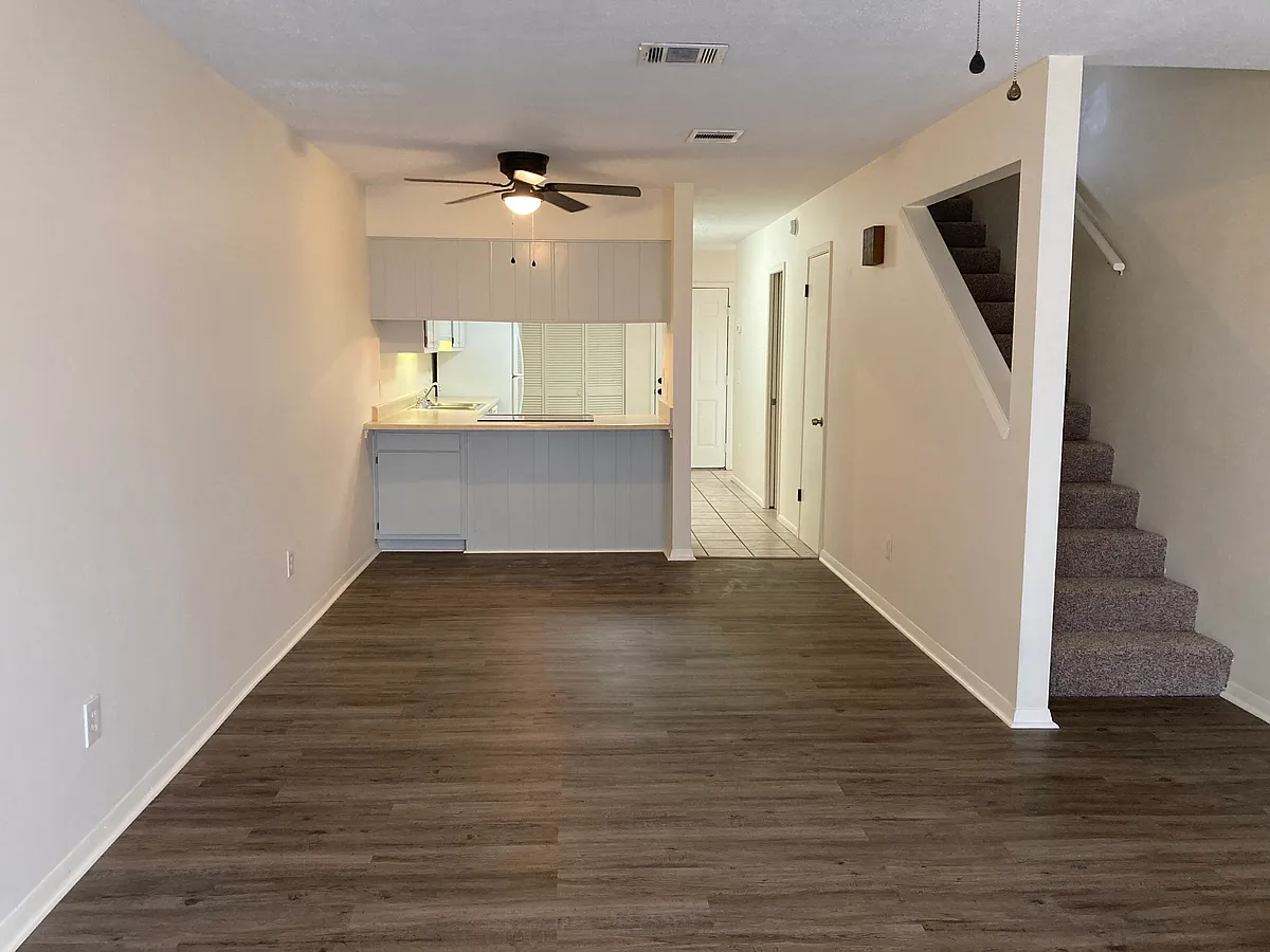 Building Photo - 860 Premier Dr