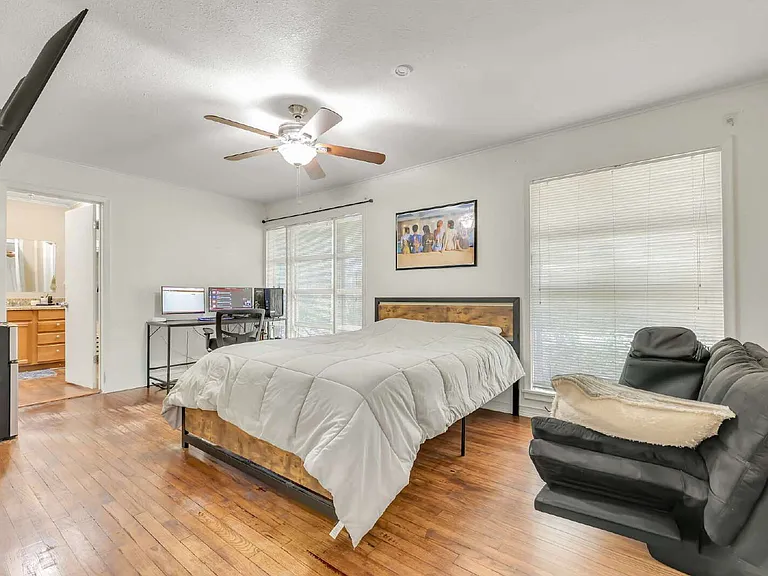 520 Helena St — Photo 13