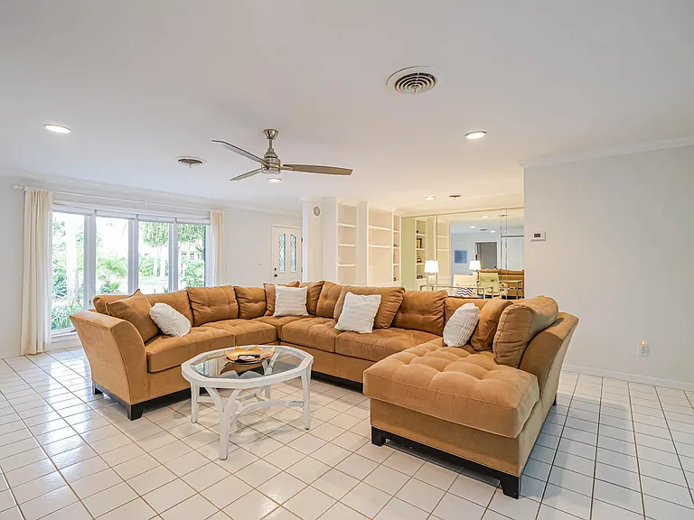 1425 Treasure Cove Ln — Photo 9