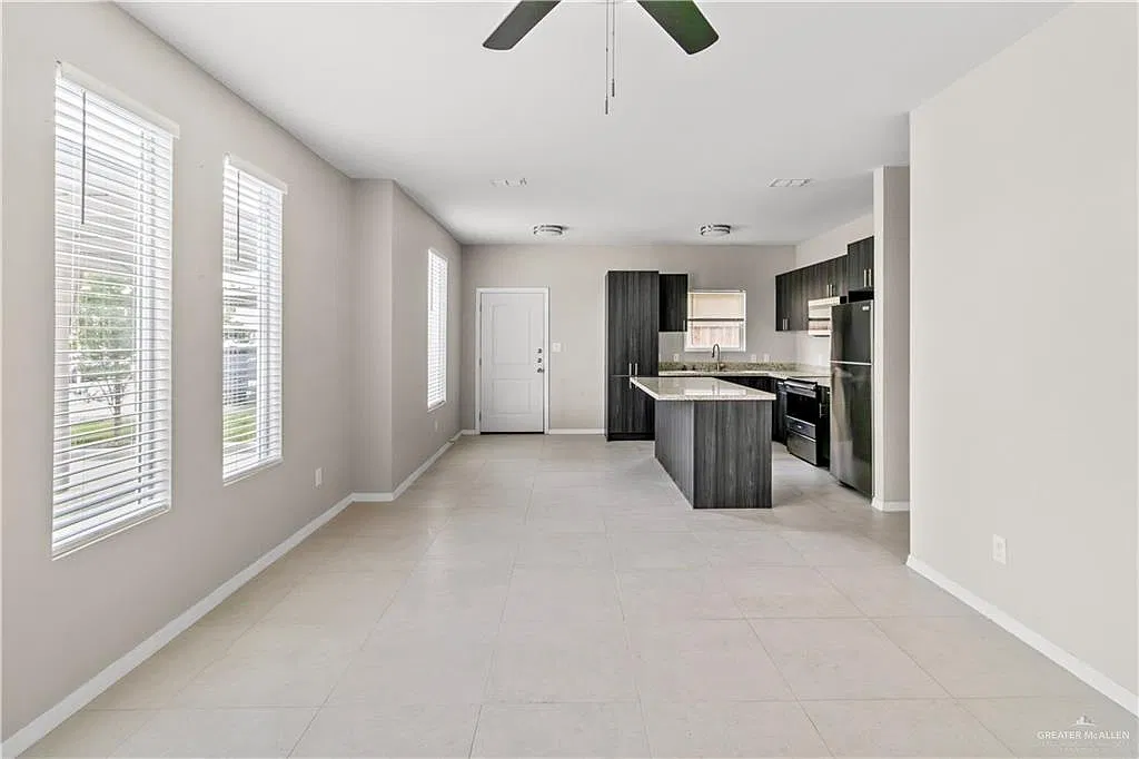 2 bed, 2.0 bath, 4120 sqft, $950 — Photo 4