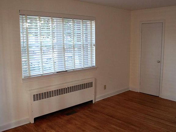 4th image of 948 Harrington Ave APT D