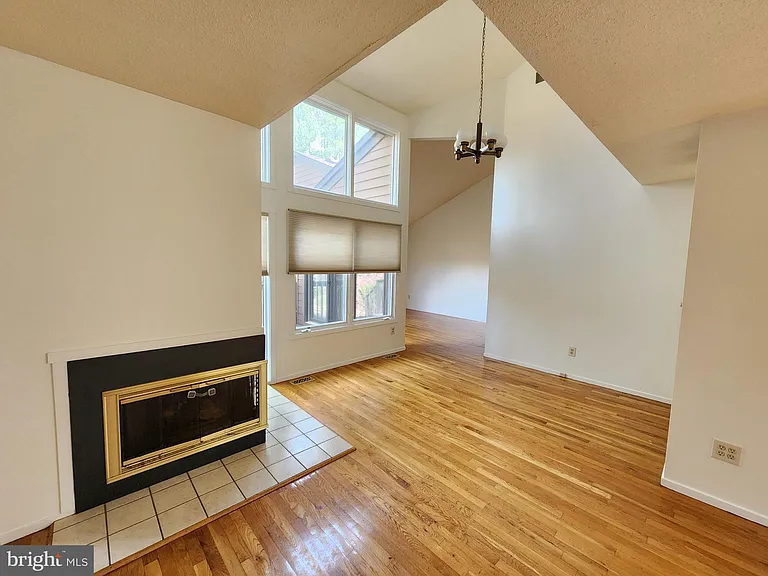 254 Sayre Dr — Photo 7