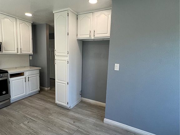 4th image of 648 N Quince Ave