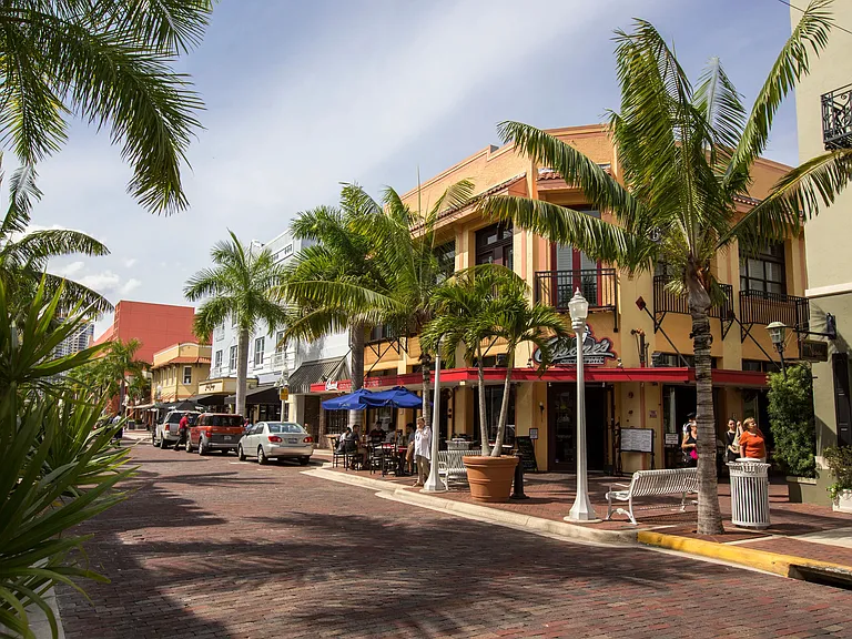 Discover fantastic dining and shopping options in downtown Fort Myers, just moments away from our prime location.