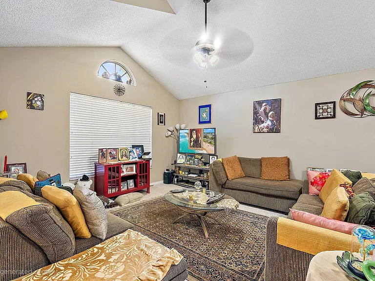 119 Hammocks Dr — Photo 2