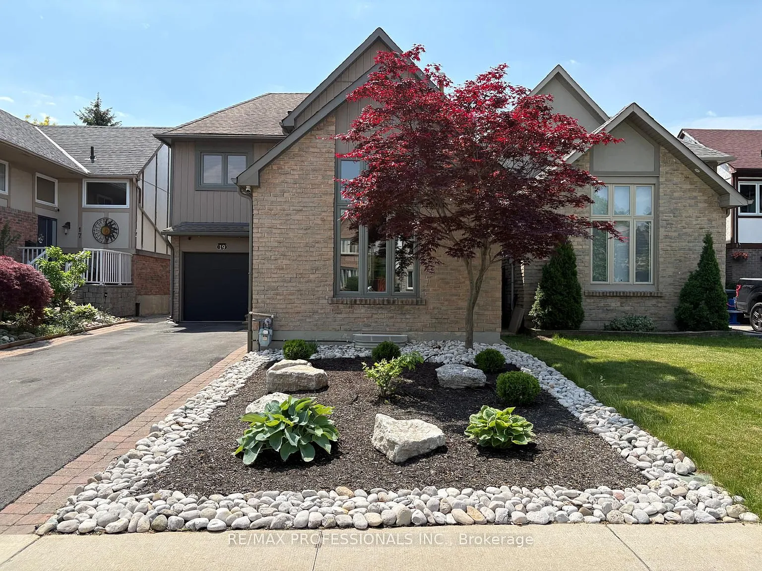 3 bed, $2,100 — Photo 2