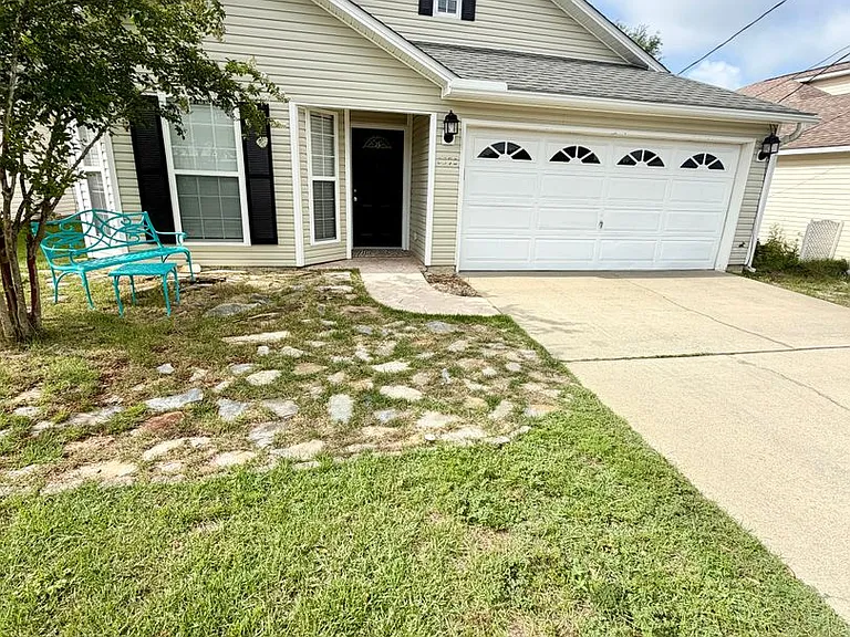 2390 Marina Dr — Photo 2