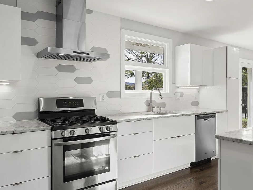 Kitchen stove has been converted to electric. See alternate image.