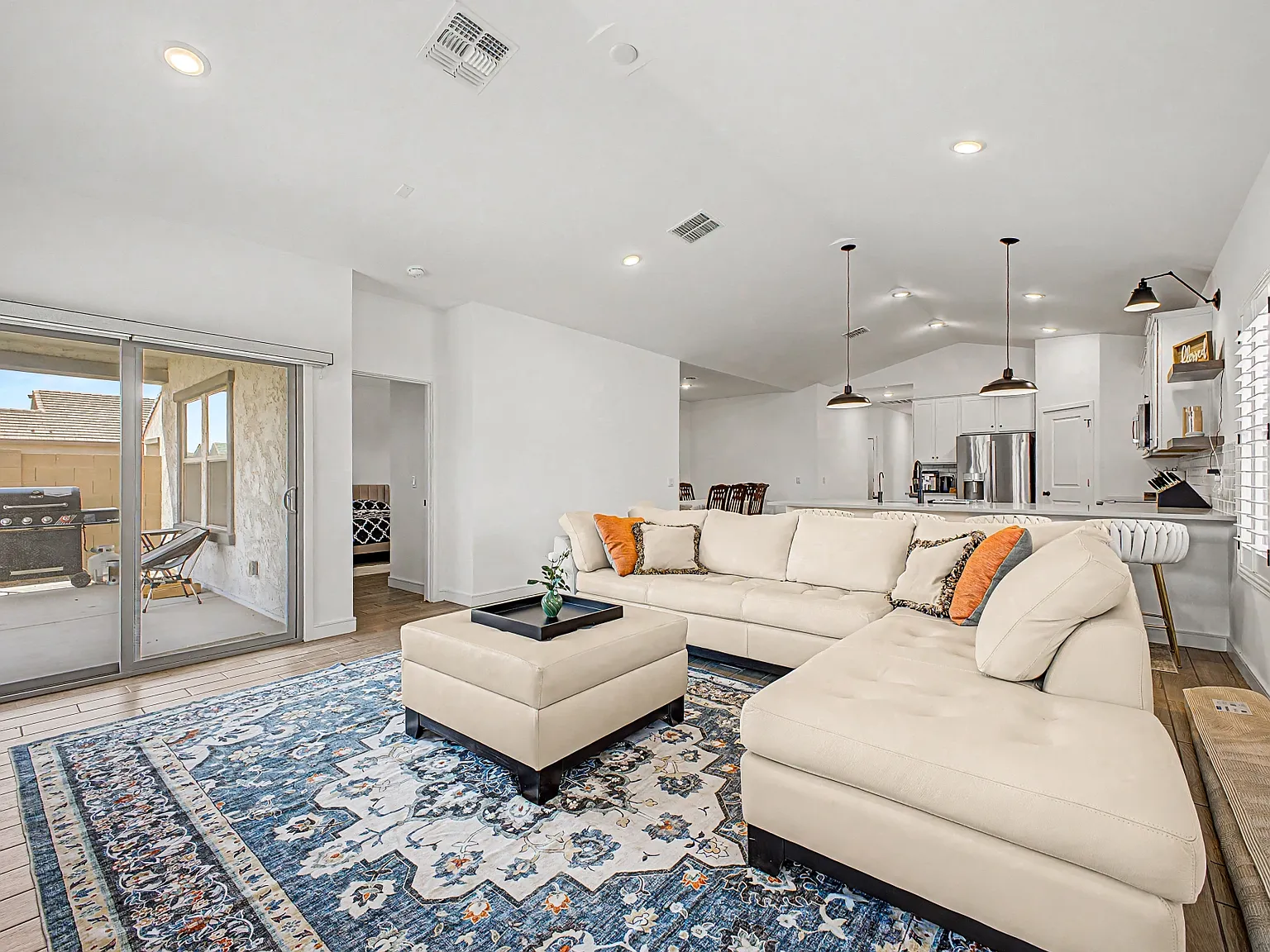 5 bed, 2097 sqft, $3,895 — Photo 4