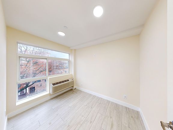 4th image of 1079 Lafayette Ave #202
