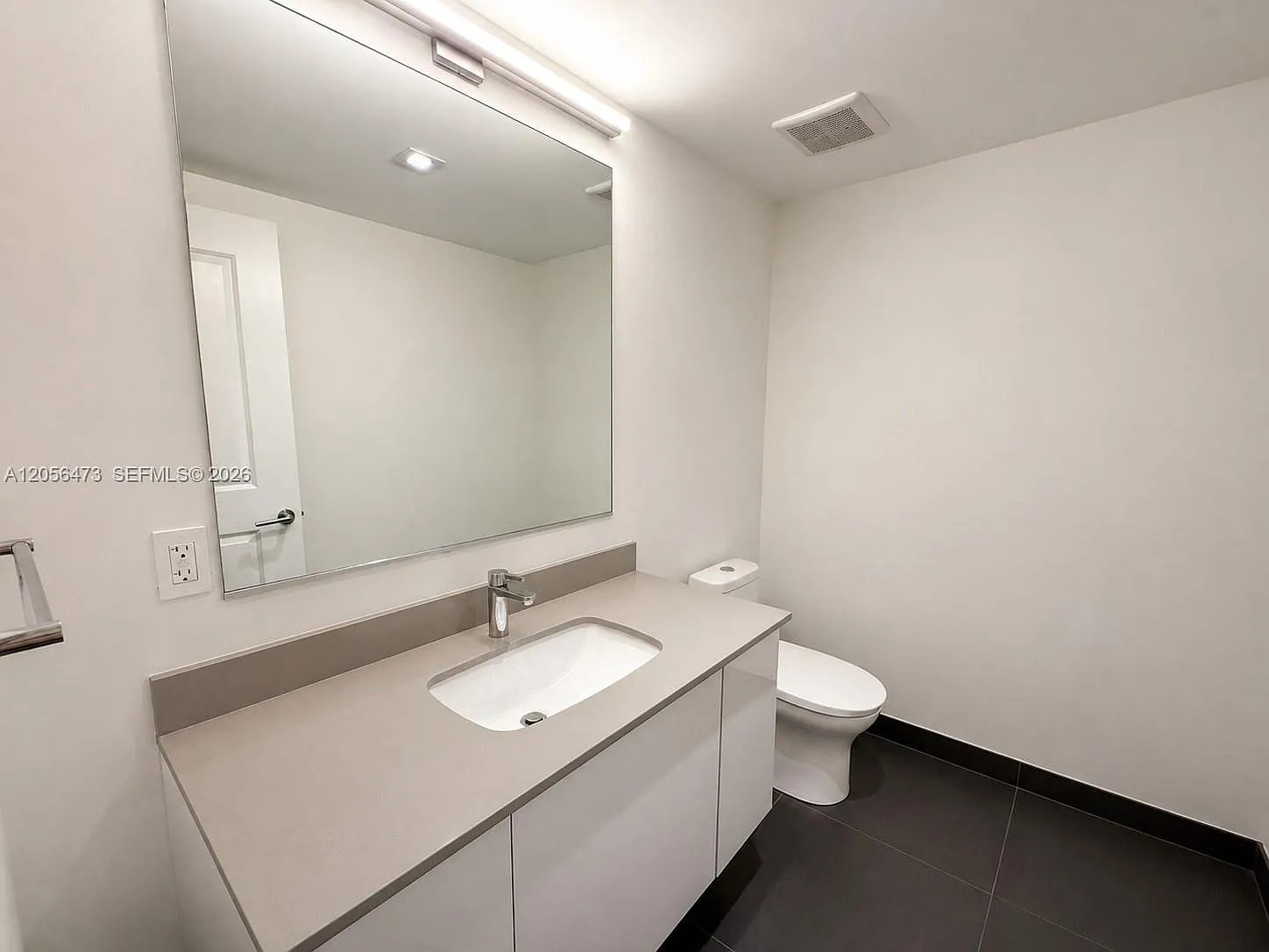 1 bed, 857 sqft, $3,300 — Photo 3