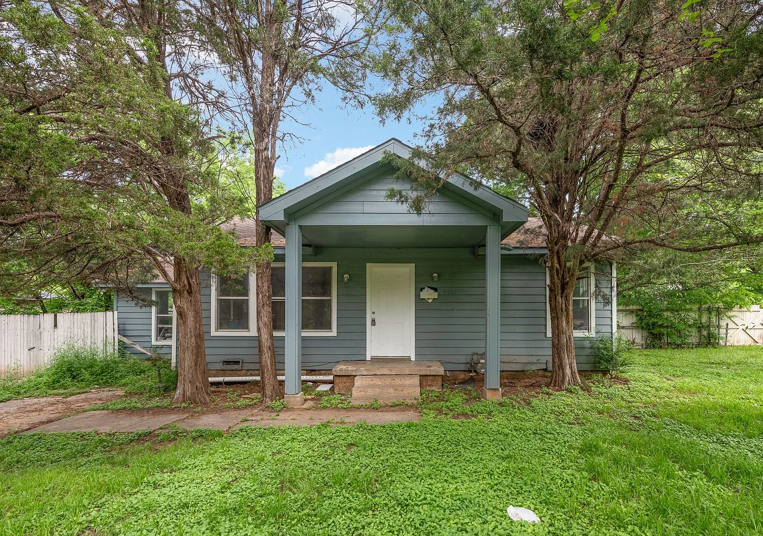 Affordable 3BD/2BA single-family unit! — Photo 1