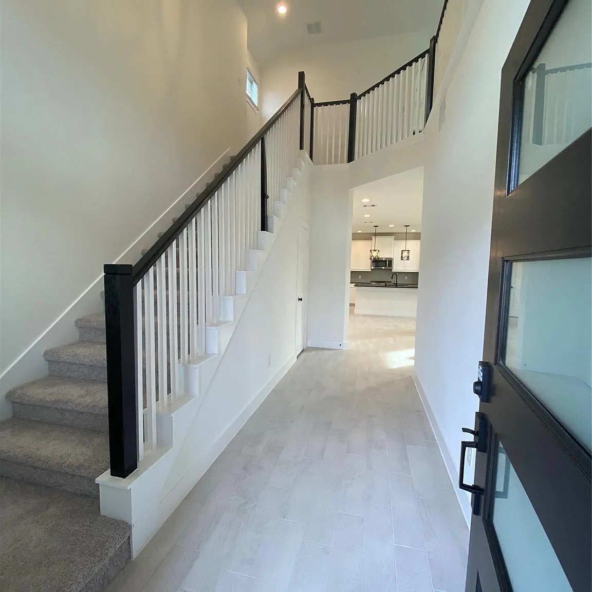 4 bed, 3.5 bath, 2472 sqft, $2,750 — Photo 3