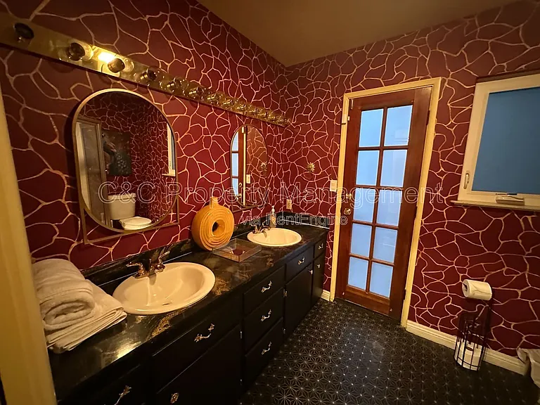 425 Edgerton Dr — Photo 8