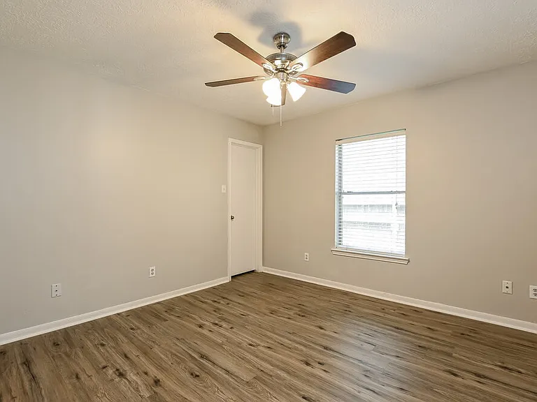2927 Waterloo Rd — Photo 12