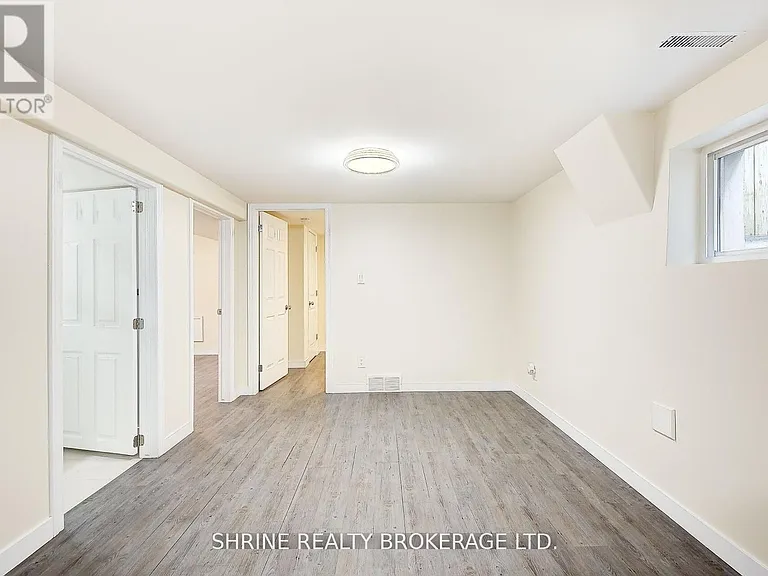 259 Sanders St W — Photo 11