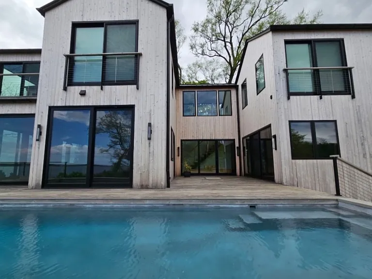 599 Peconic Bay Blvd — Photo 9