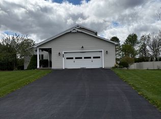 2065 Whisper Ridge Dr, Chittenango, NY 13037