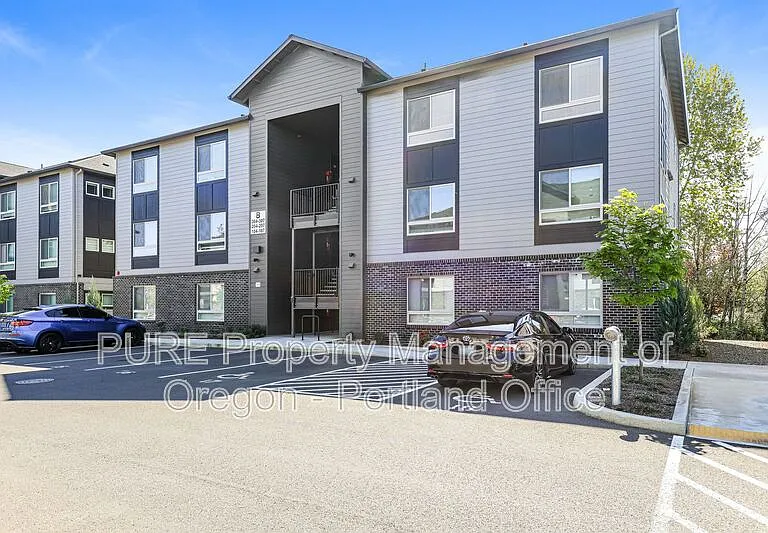 Halsey Crossing Apartments — Photo 16