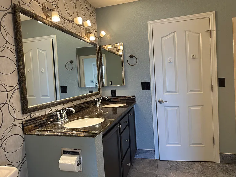 3385 W Agate Ave — Photo 7
