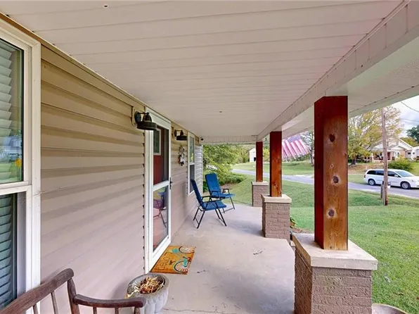 723 Ed Sink Rd, Thomasville, NC 27360