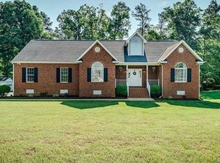 6237 White Oak Rd, Sandston, VA 23150