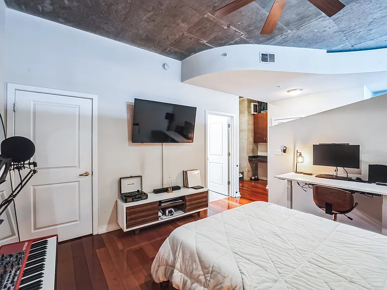 400 W Peachtree St NW #2810 — Photo 11
