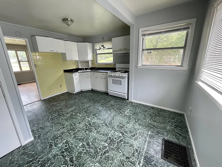 904 Oakley Ave — Photo 7