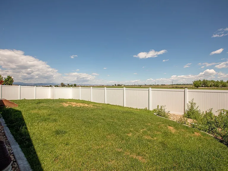 1076 Fairfield Ave — Photo 47