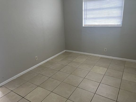2nd image of 1146 NE 3rd Ave APT 1