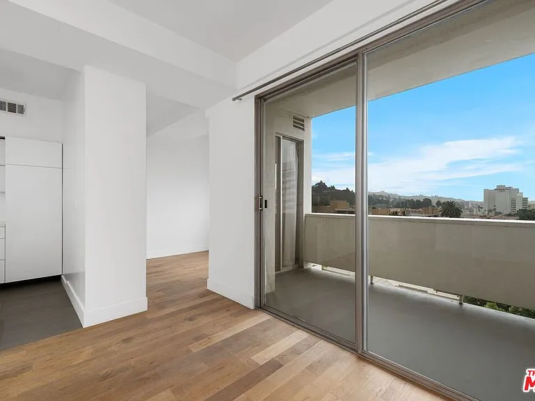 7250 Franklin Ave #511 — Photo 11