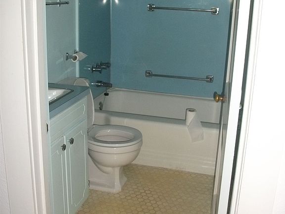 5th image of 712 Lakeshore Dr