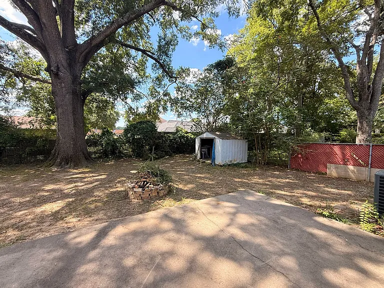 810 Glencrest Ln — Photo 27