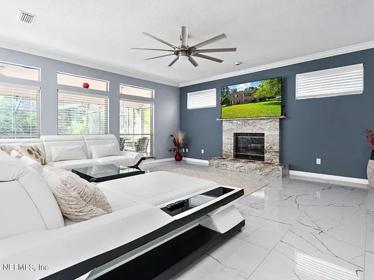 425 Oak Pond Dr — Photo 12